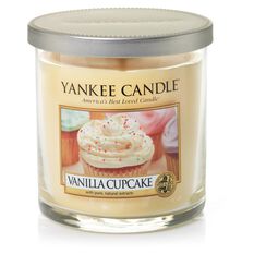 Vanilla Cupcake Small Tumbler Candle by Yankee Candle ...