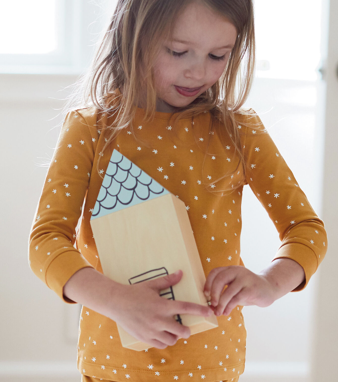 Our House Music Box image number 3