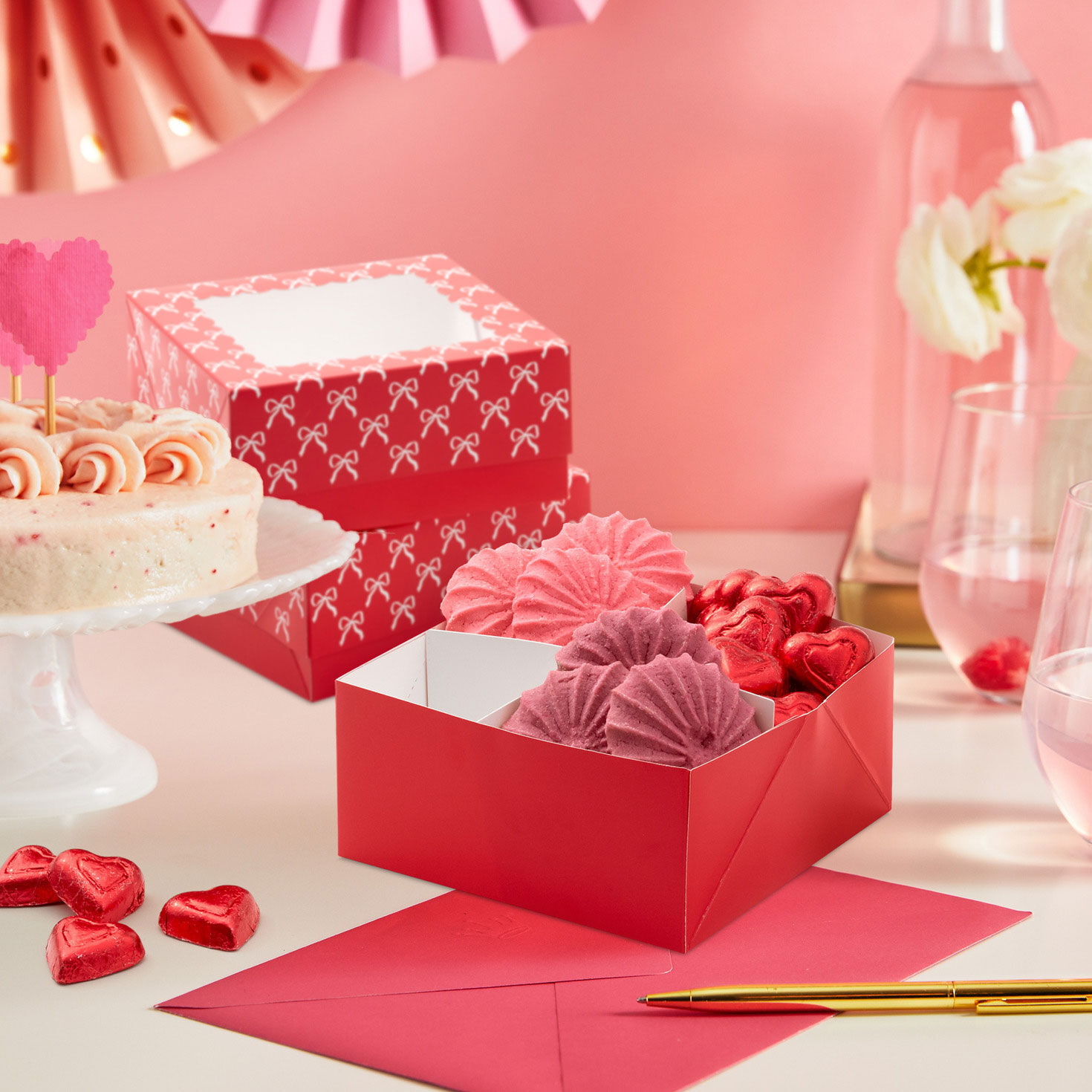 Window Boxes Set in Red and White Bows Design in use image number 2