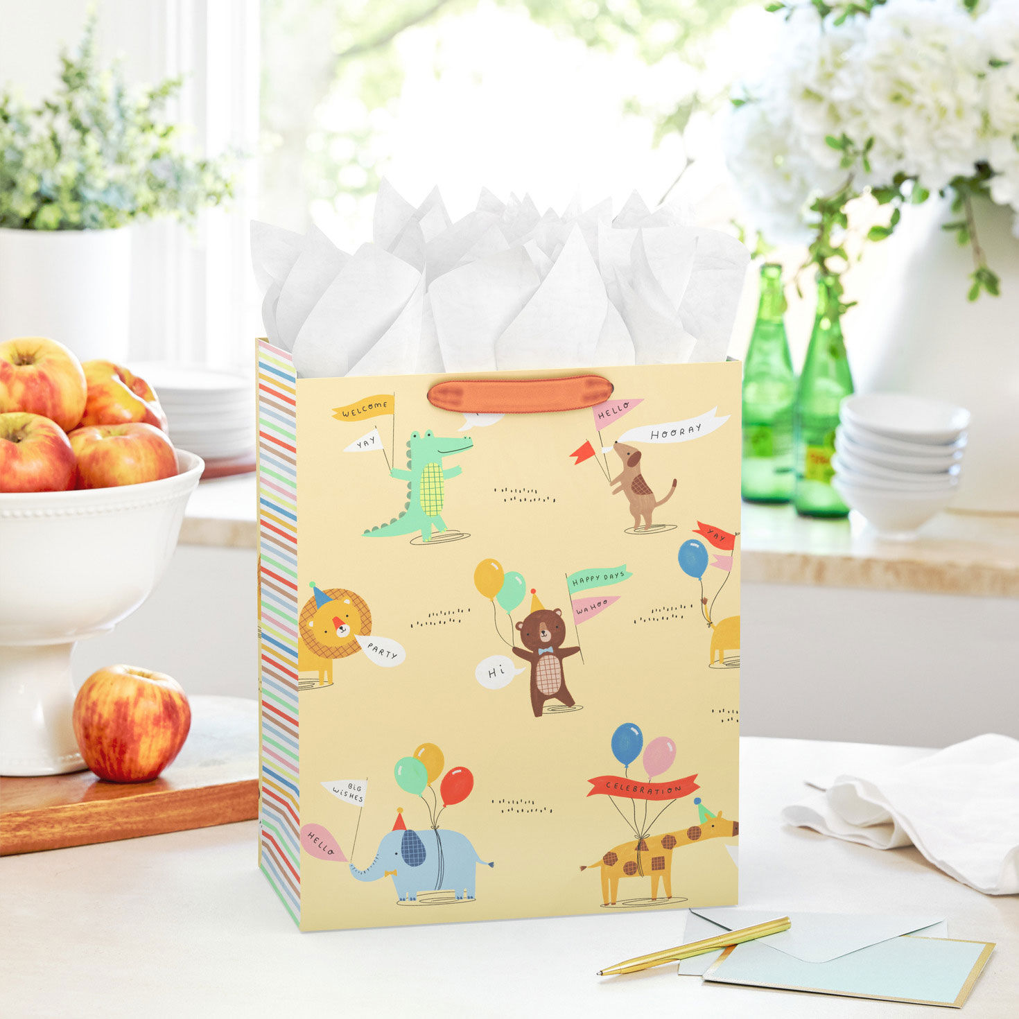 Cute Animals Gift Bag for Baby and Kids' Birthdays in use image number 2