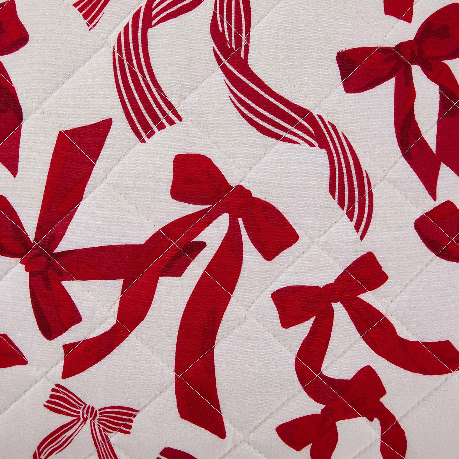 Hallmark Holiday Scallop Bow 3 Pc. Quilt Set - Full/Queen upclose detail image number 4