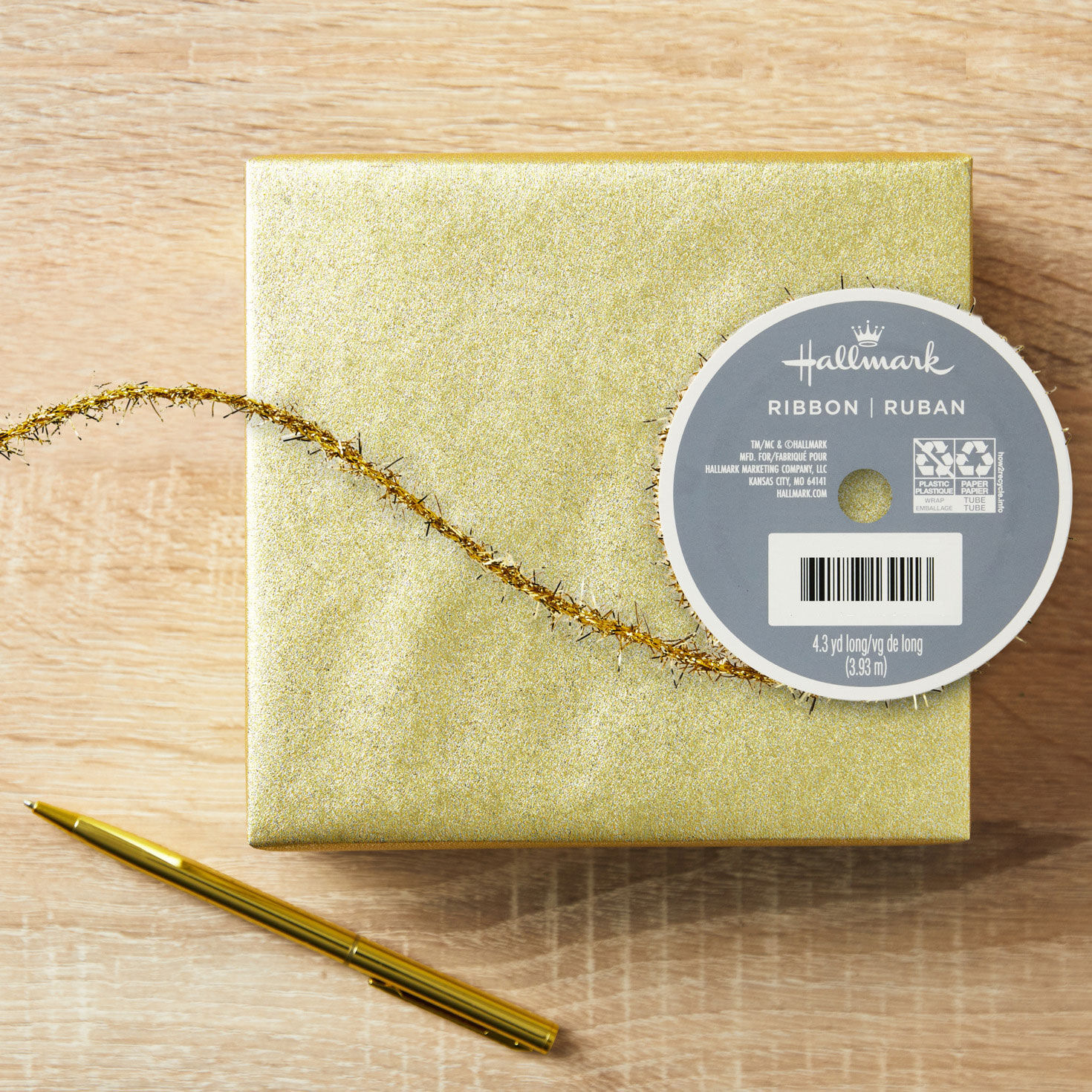 Sparkly Gold Tinsel Yarn on Spool in use image number 2