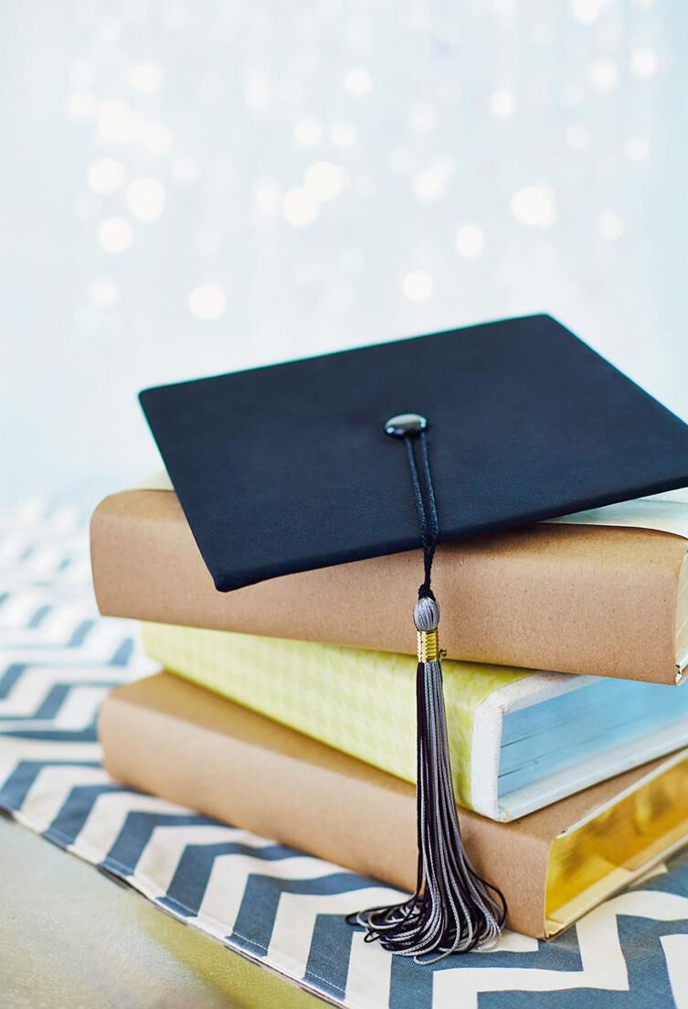 Cap and Books Graduation Card, Pack of 6
