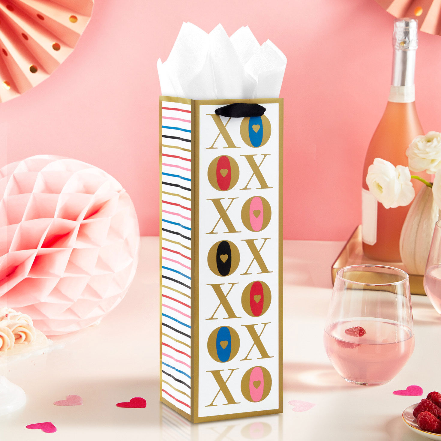 XO Pattern Valentine's Day Wine Gift Bag in use image number 2