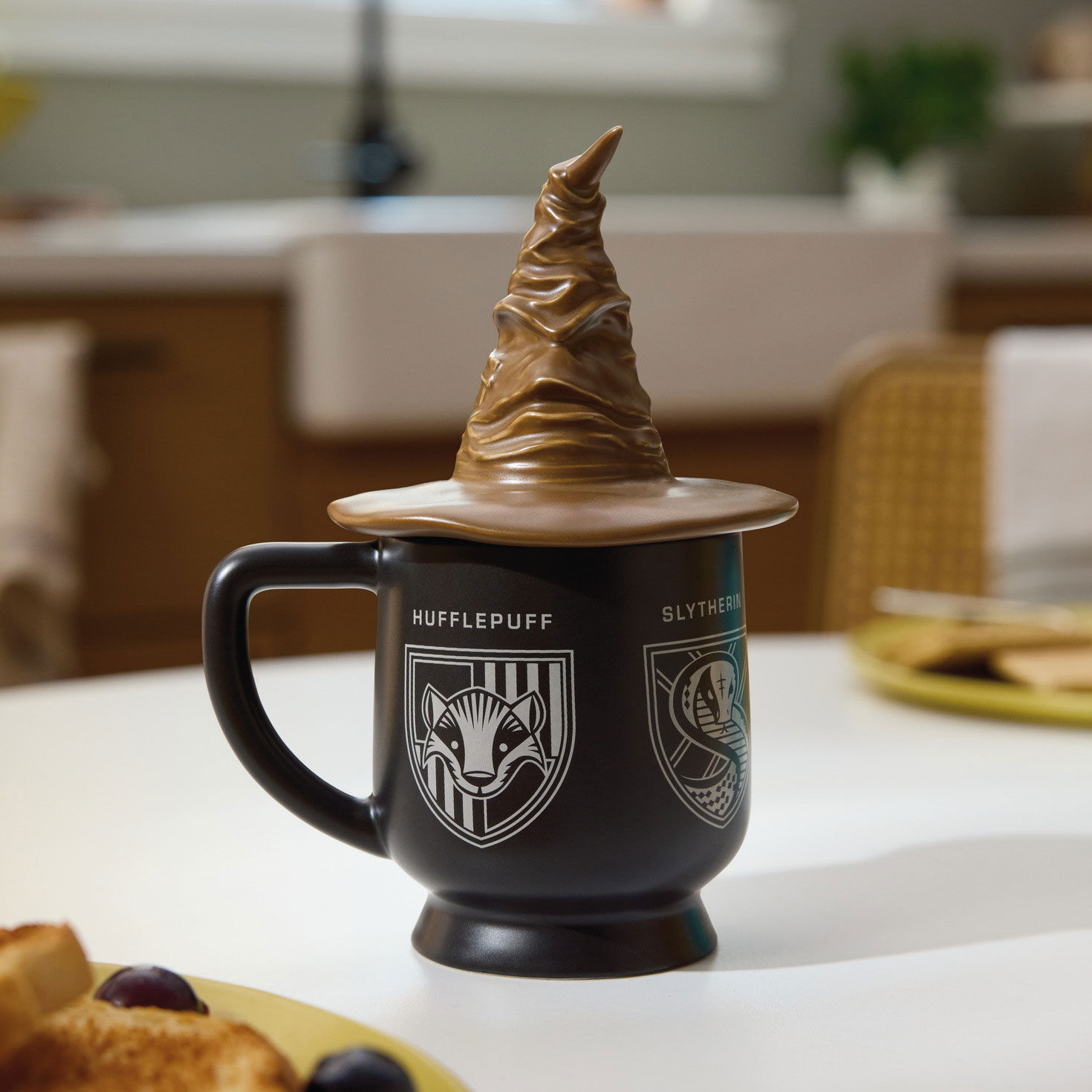 Harry Potter Talking Sorting Hat Mug With Lid in use image number 7