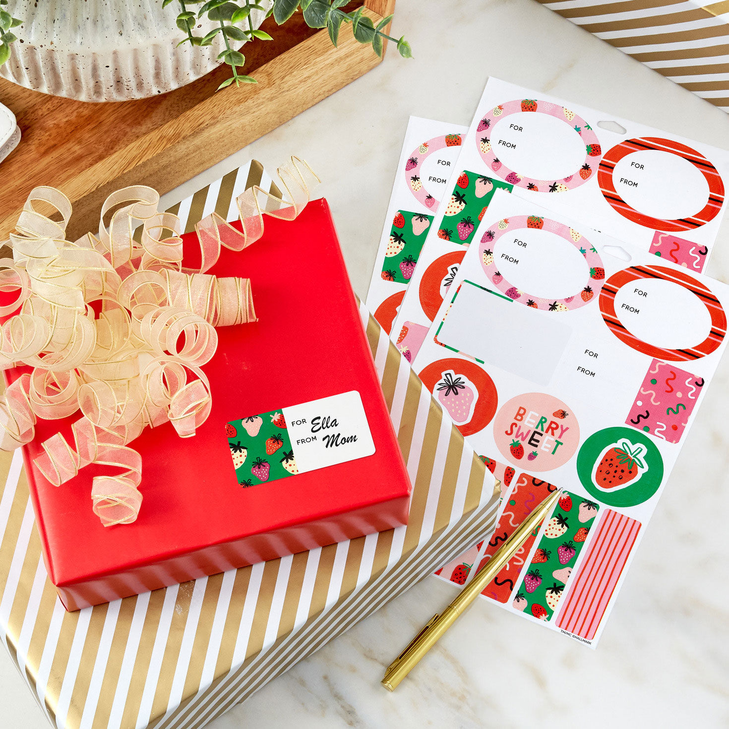 Strawberry-Scented Colorful Gift Tags and Stickers in use image number 2