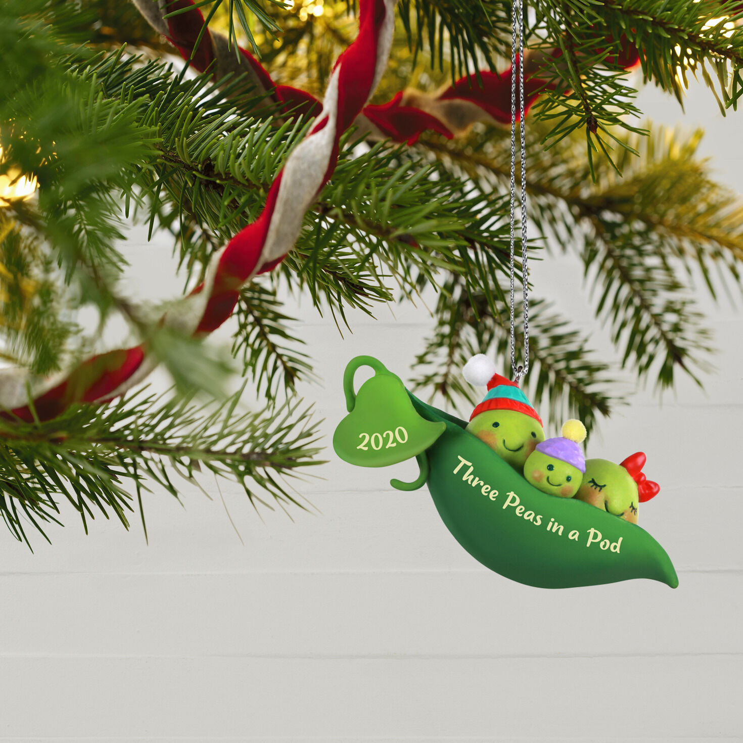 2014 Hallmark New Parents Peas In a Pod Keepsake Ornament Brand New!!!