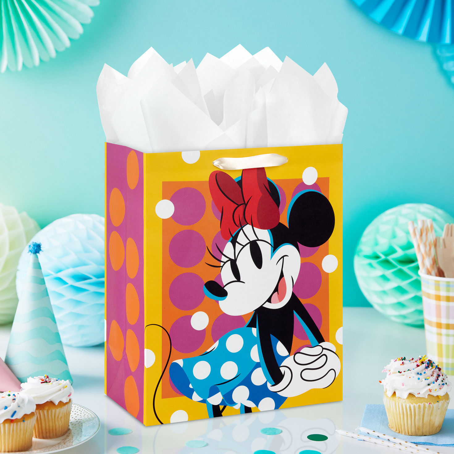 Minnie Mouse Polka Dots Large Gift Bag In use image number 2