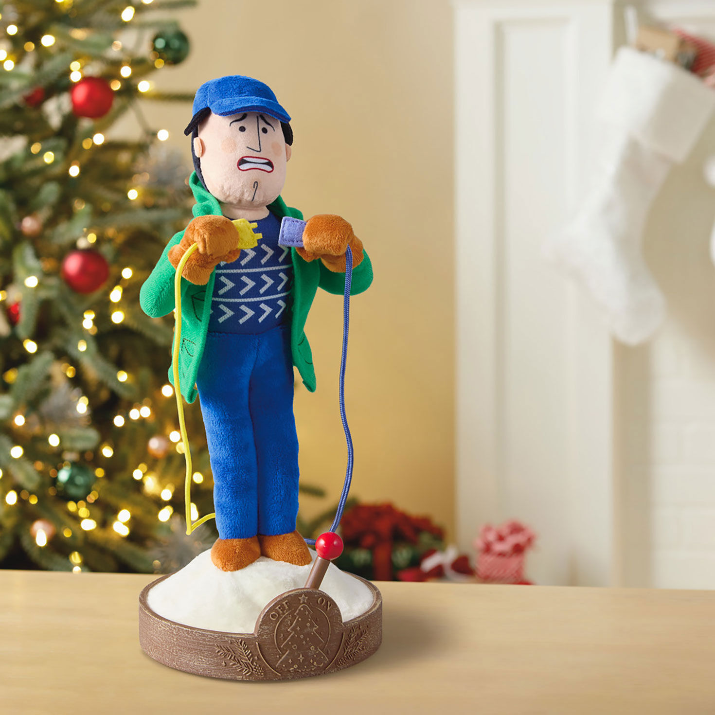 Clark Griswold Holding Cords Wireless Tree Lighter in use image number 2