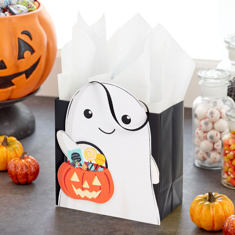Trick-or-Treating Ghost Medium Halloween Gift Bag In use image number 2