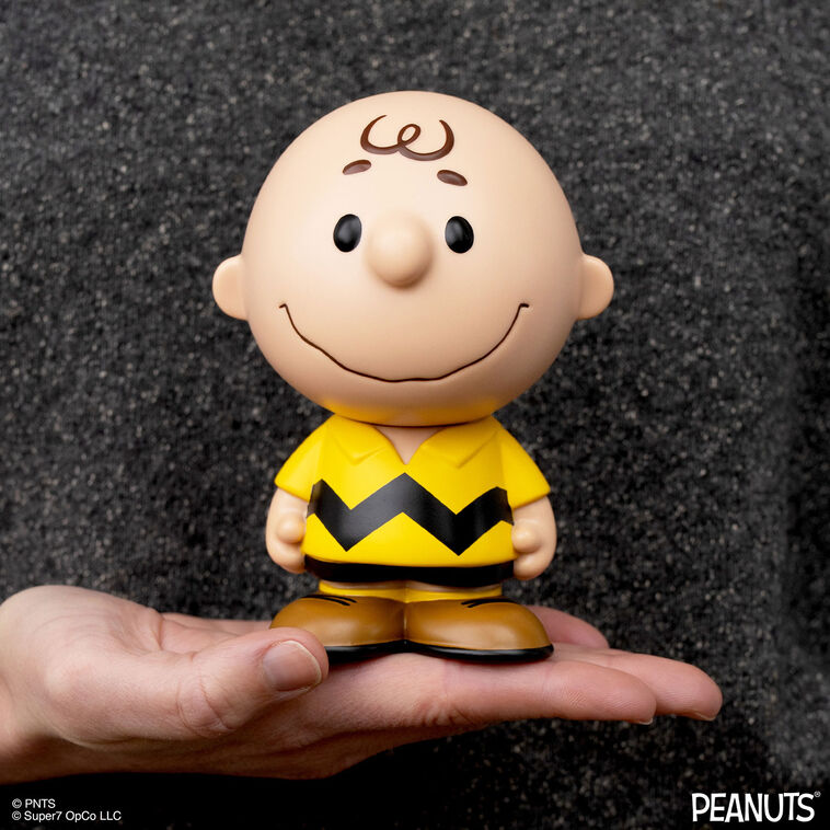 Peanuts Fun Fun Charlie Brown Vinyl Figurine item on hand image number 5