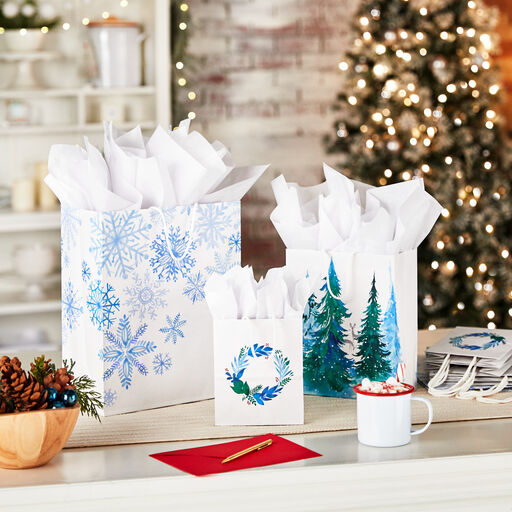 Winter Wonder 8-Pack Holiday Gift Bags, Assorted Sizes and Designs, 