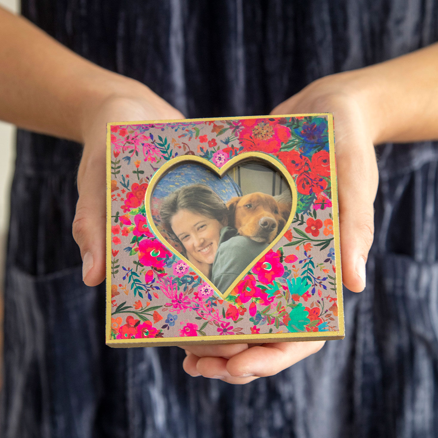 Mini Floral Heart Wooden Picture Frame in use image number 3
