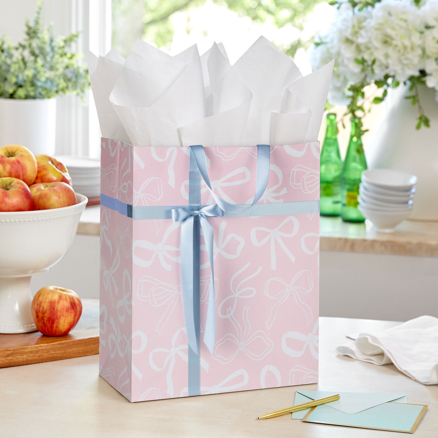 Lacey Chabert Bows on Pink Large Gift Bag in use image number 2