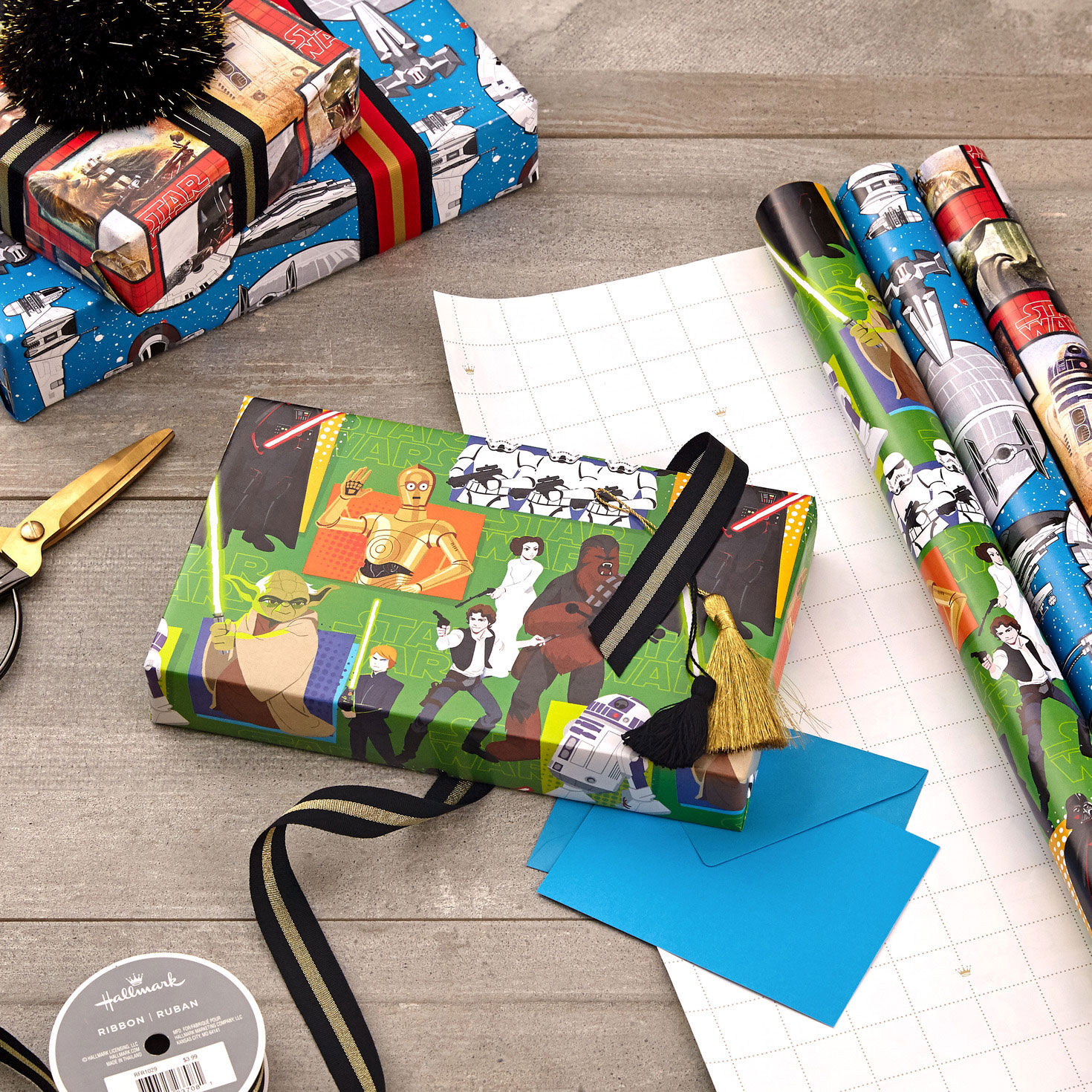Star Wars 3-Pack Wrapping Paper Rolls in use image number 2