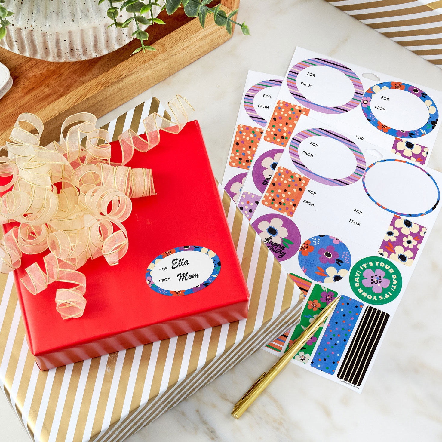 Lavender-Scented Colorful Floral Gift Tags/Stickers in use image number 2