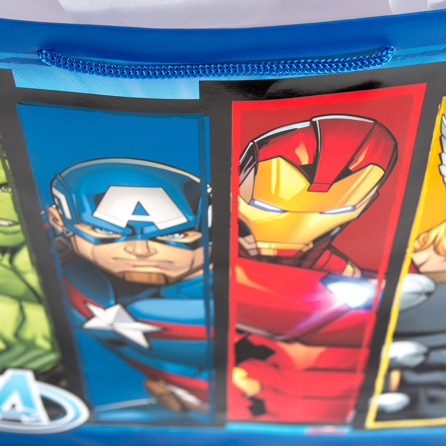 Marvel Avengers XL Gift Bag With Tissue upclose view image number 4
