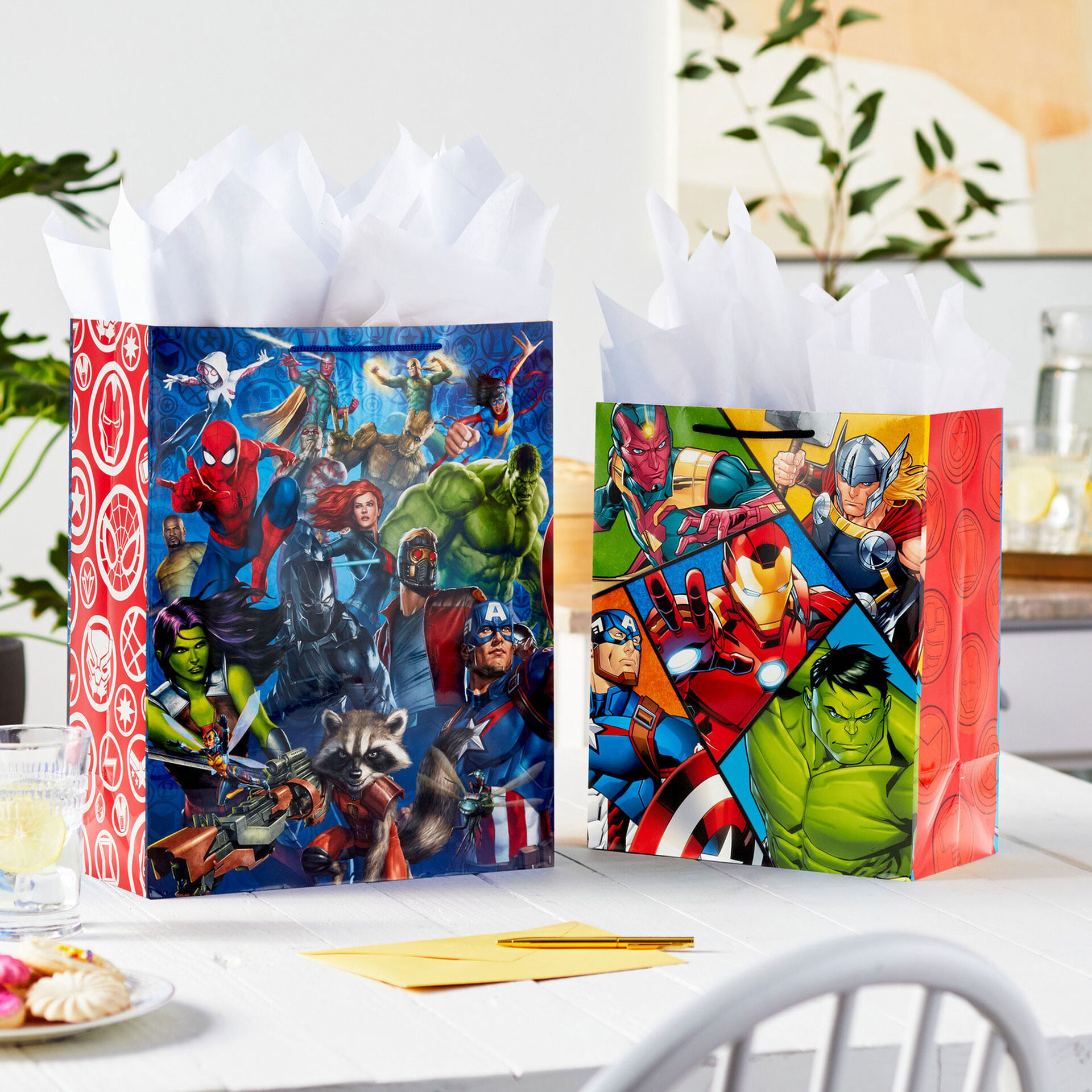 Marvel Super Heroes 2Pack Assorted Large and XL Gift Bags Gift Bag