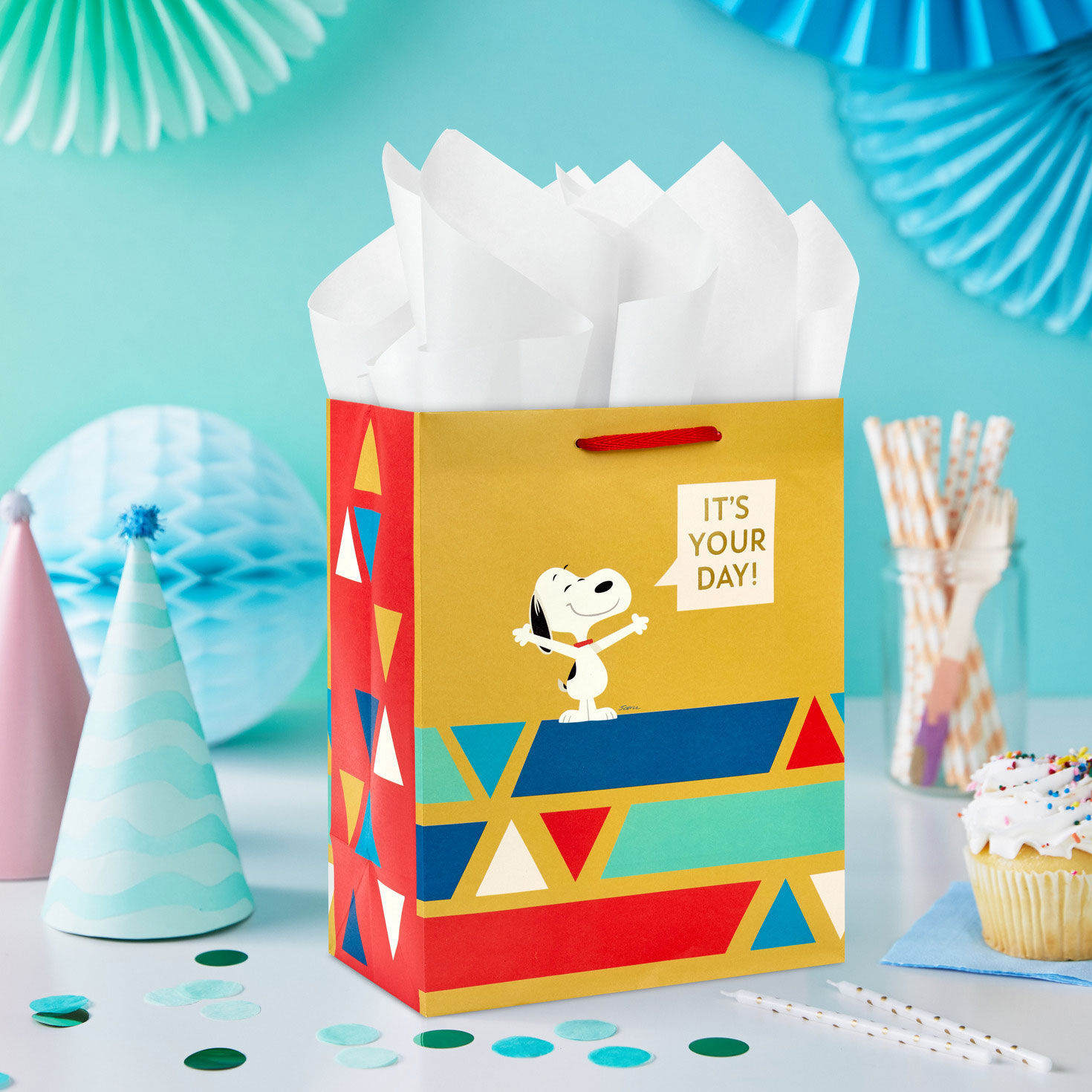 Peanuts Snoopy Medium Birthday Gift Bag In use image number 2