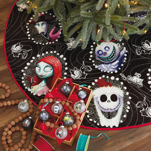 Disney Tim Burton\'s The Nightmare Before Christmas Tree Decorating ...