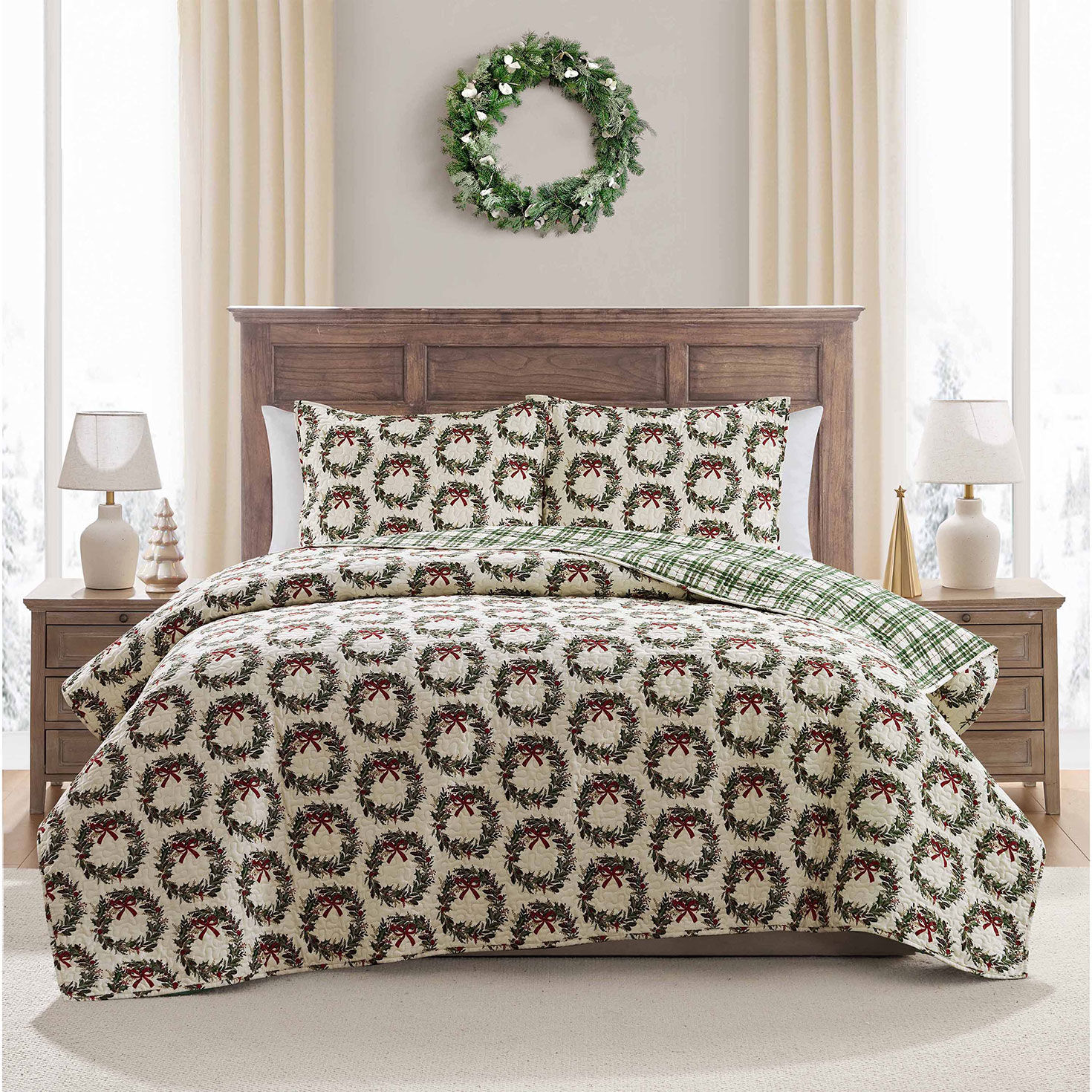 Hallmark Holiday Wreath 3 Pc. Quilt Set - King in use image number 5