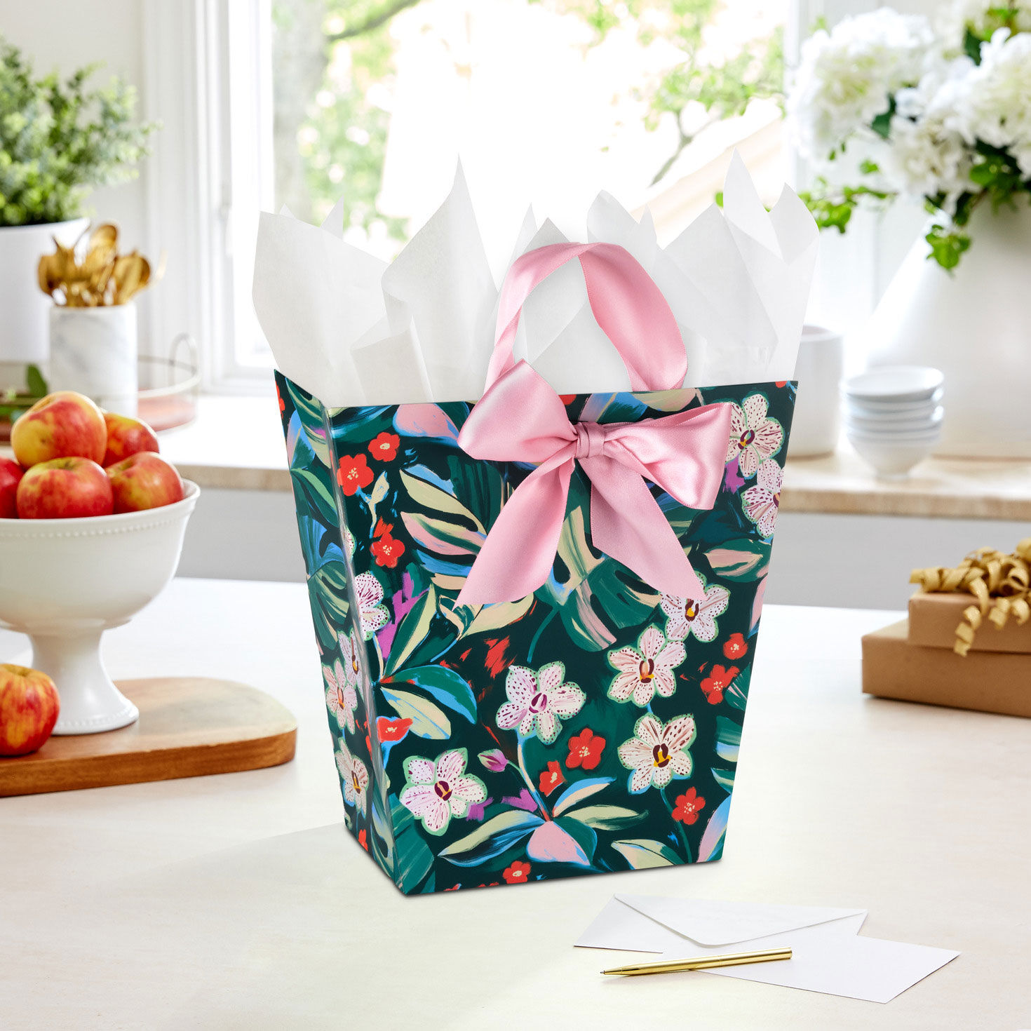 Basket-Shaped Medium Floral Gift Bag in use image number 2