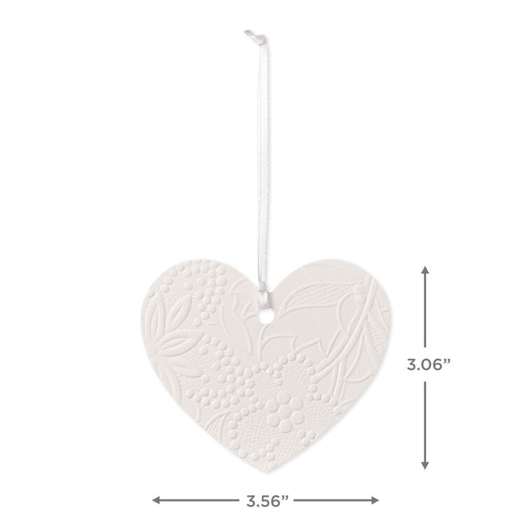 Die-Cut Embossed White Heart Gift Trim measurement image number 3