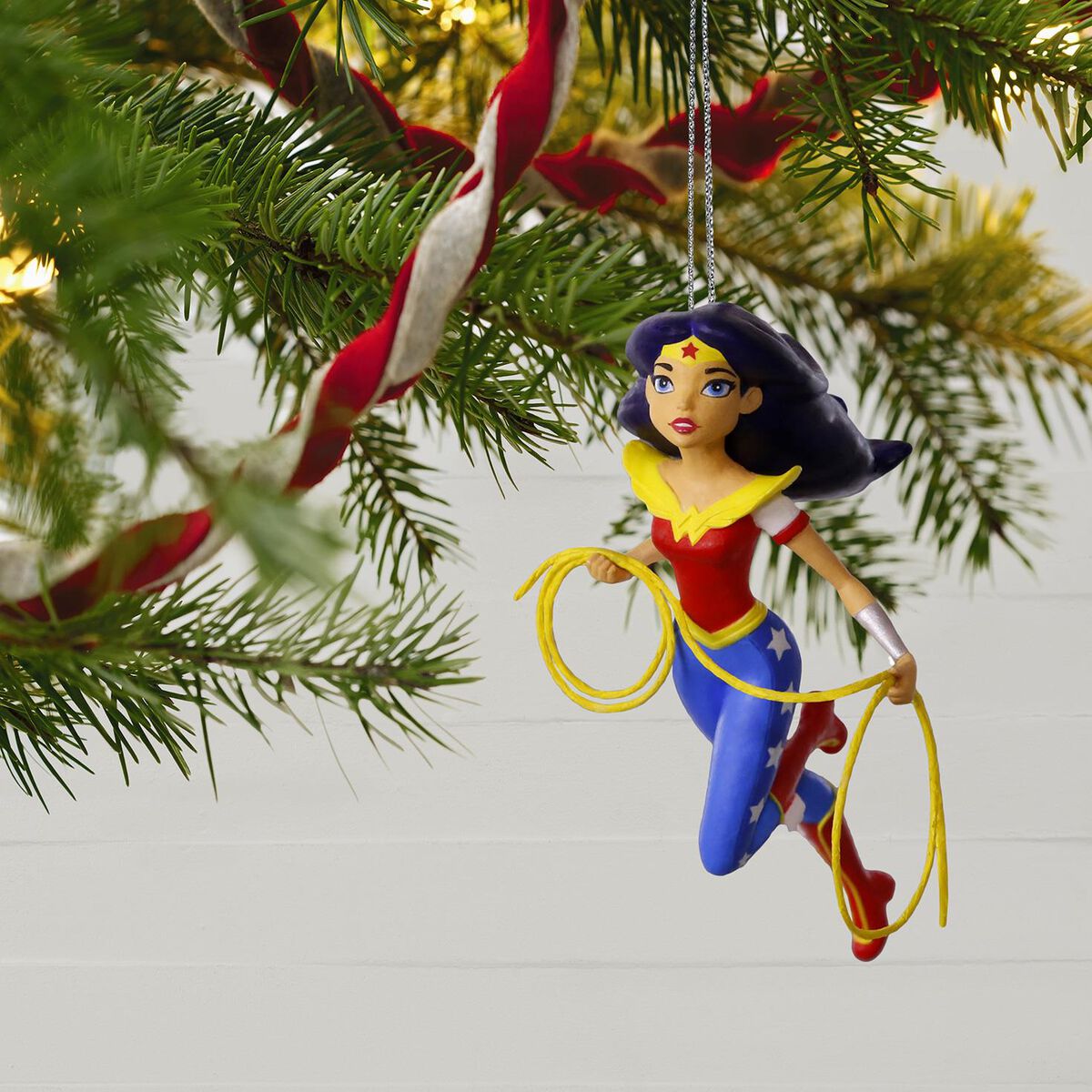 hallmark 2018 wonder woman ornament