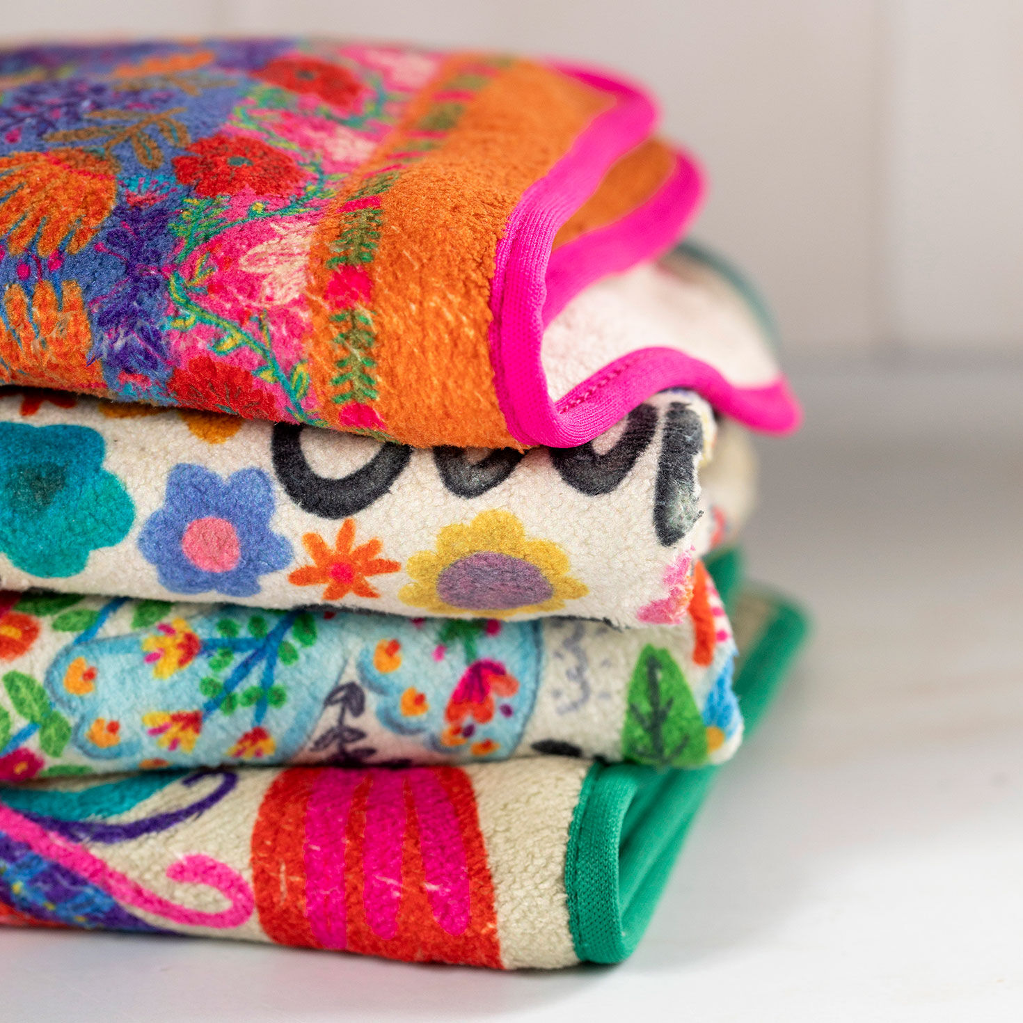 Multicolor Microfiber Dish Cloth Set stacked image number 2