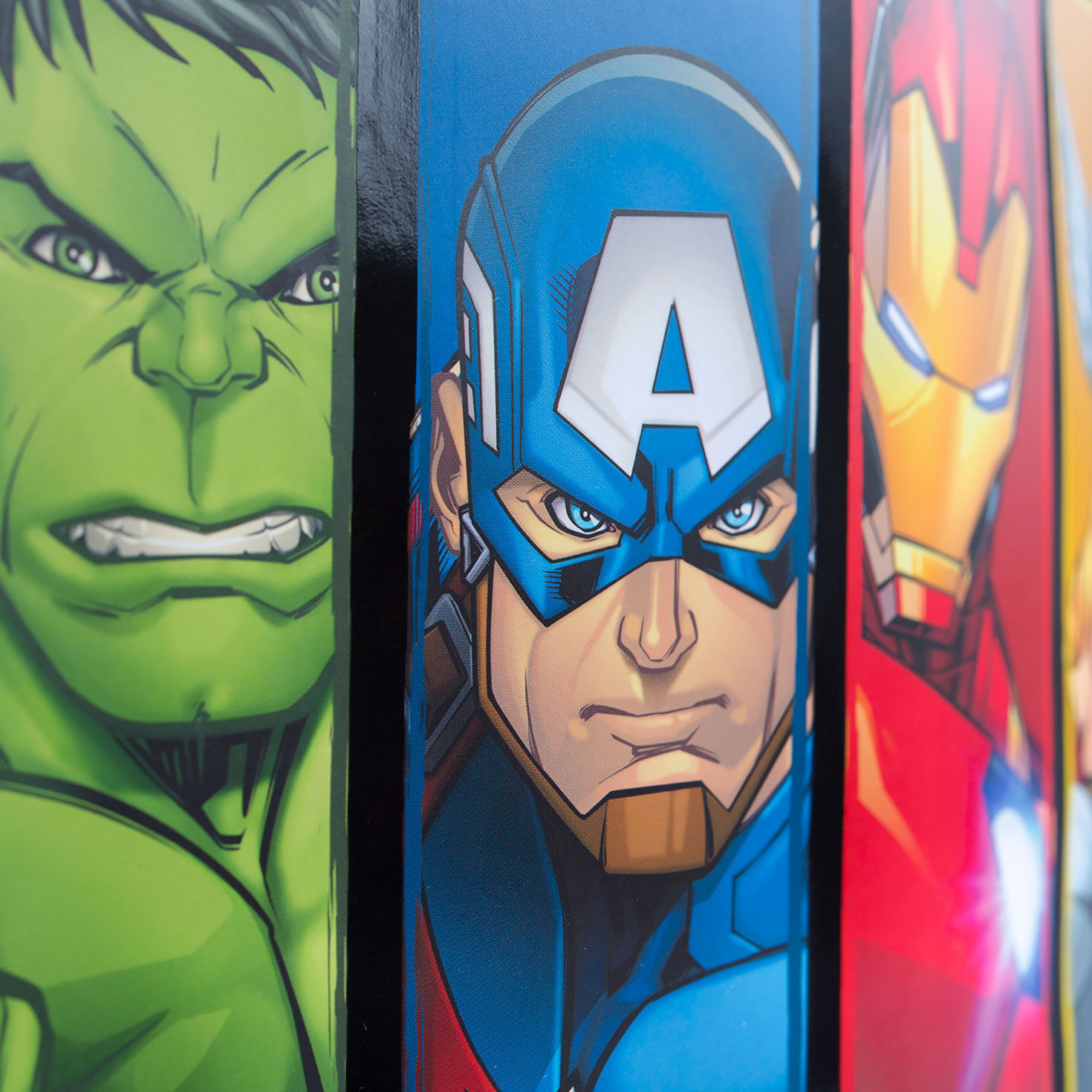 Marvel Avengers XL Gift Bag With Tissue upclose view image number 5