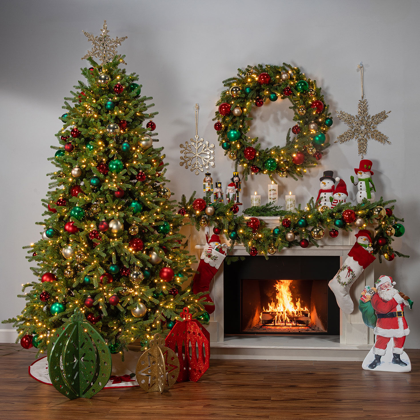 Natural Cut "Hallmark" Fir Wreath 36" 300 LED Lights in use image number 3