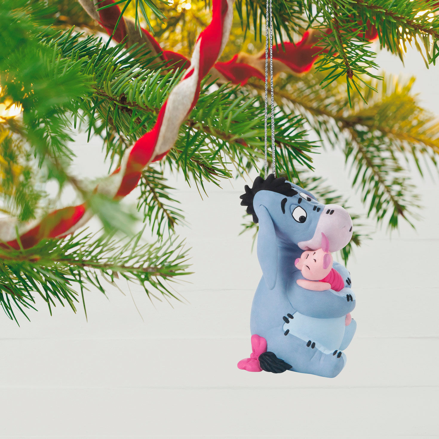 Hallmark 2019 A Hundred Acre Hug Disney Eeyore Piglet Winnie the Pooh Ornament 