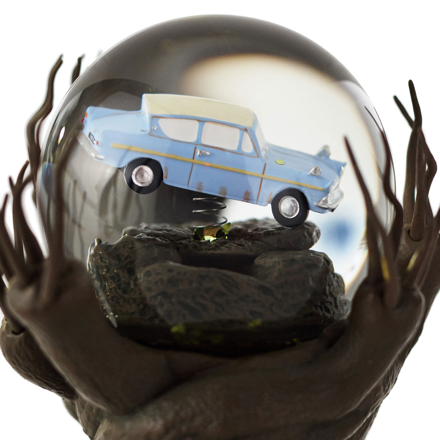 Harry Potter Car in Whomping Willow Tree Snow Globe upclose detail image number 5
