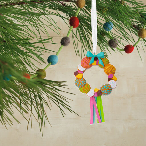 Vida Conchas Wreath Hallmark Ornament, 