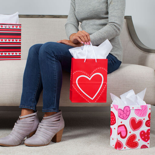 Valentine S Day Gift Bags Hallmark