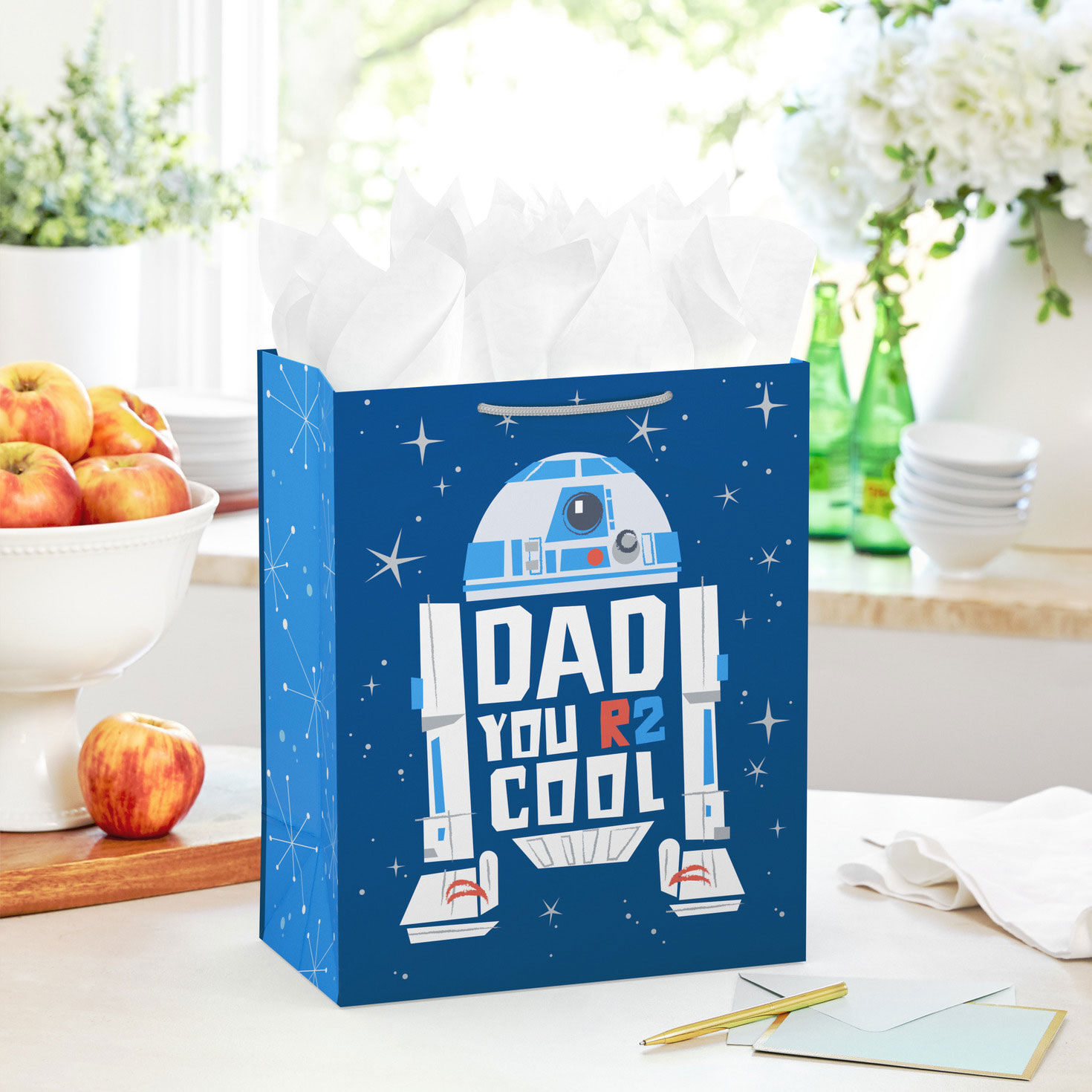 Star Wars R2-D2 Large Father's Day Gift Bag in use image number 2