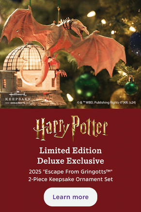 Harry Potter limited edition deluxe exclusive 2025 “Escape from GringottsTM“ 2-piece Keepsake Ornament Set. Learn more.