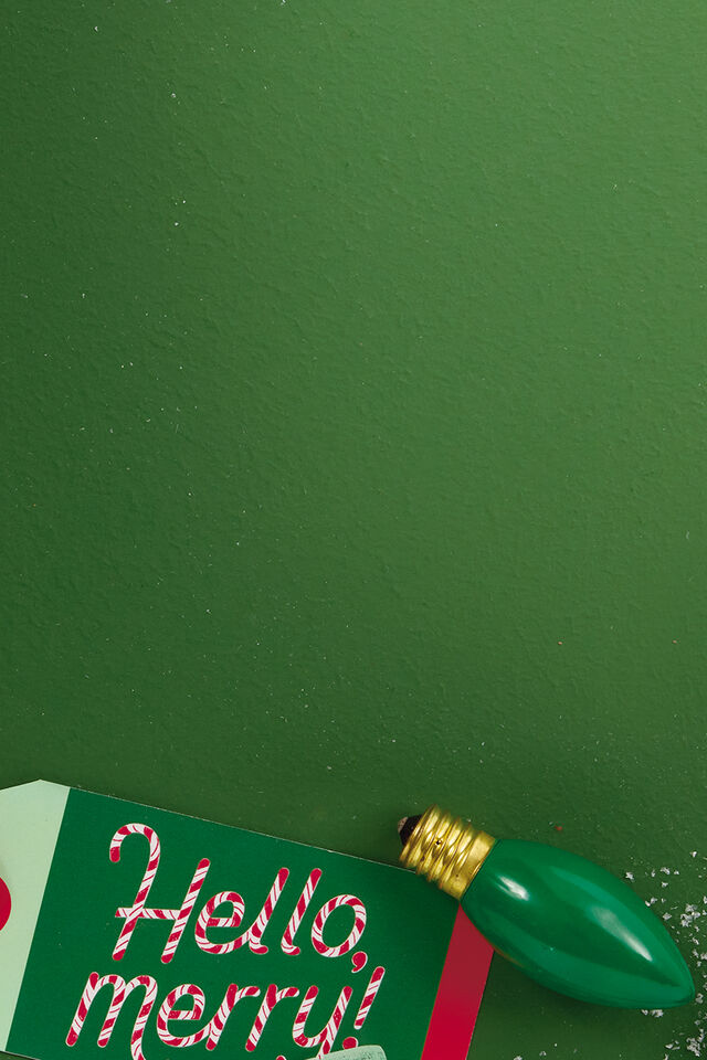 Hello merry' gift tag on green background