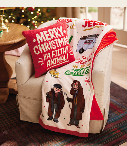Home Alone-themed holiday decor.