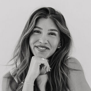 Hannah Adams headshot
