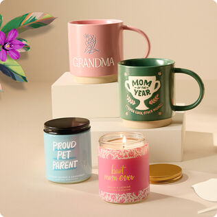 2 mugs and 2 candles