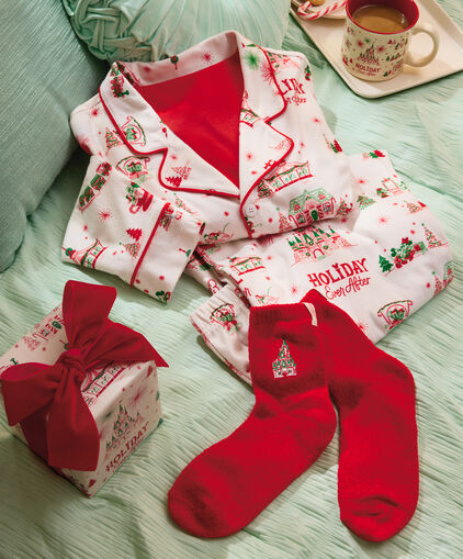 Holiday Ever After: A Disney World Dream Come True gifts.