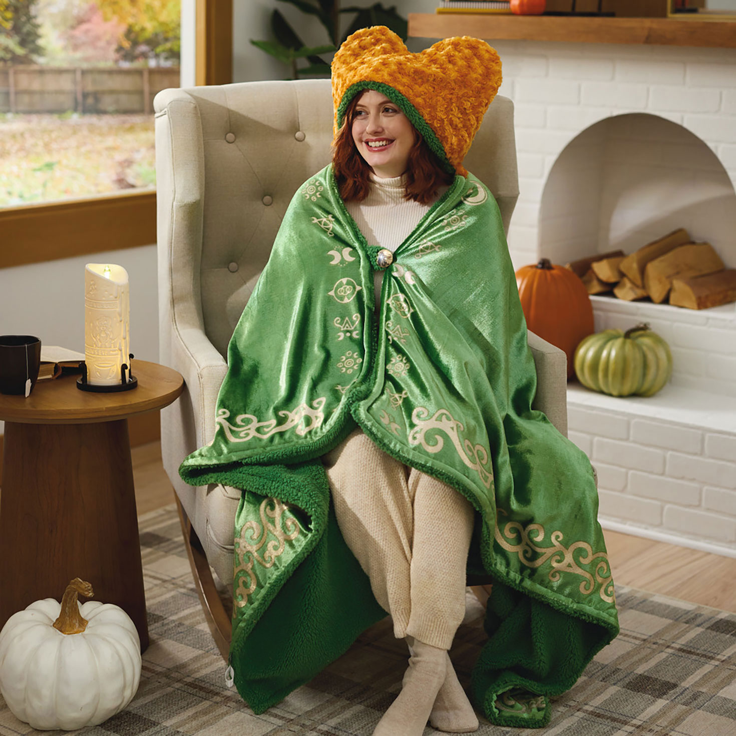 Disney Hocus Pocus Winifred Sanderson Hooded Blanket, 74x52 Pillows