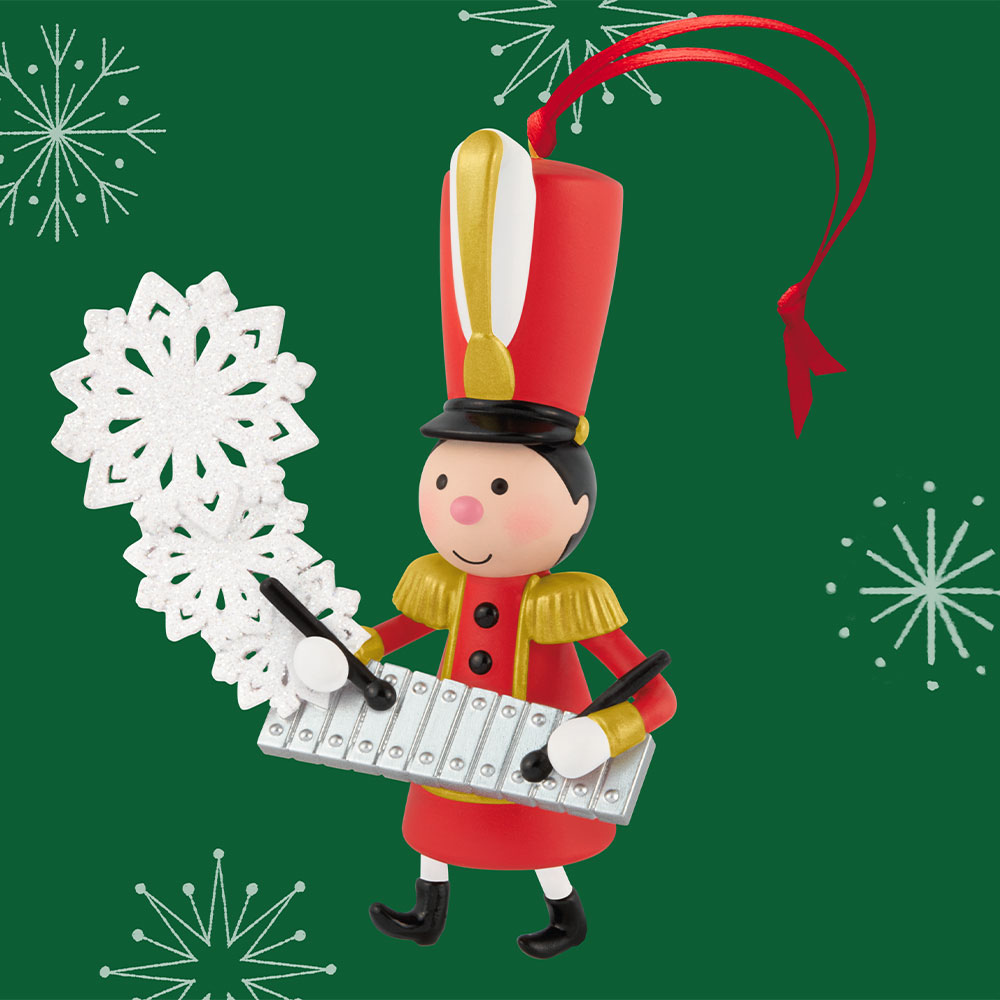 OP/OD Free Glimmering Glockenspiel Ornament